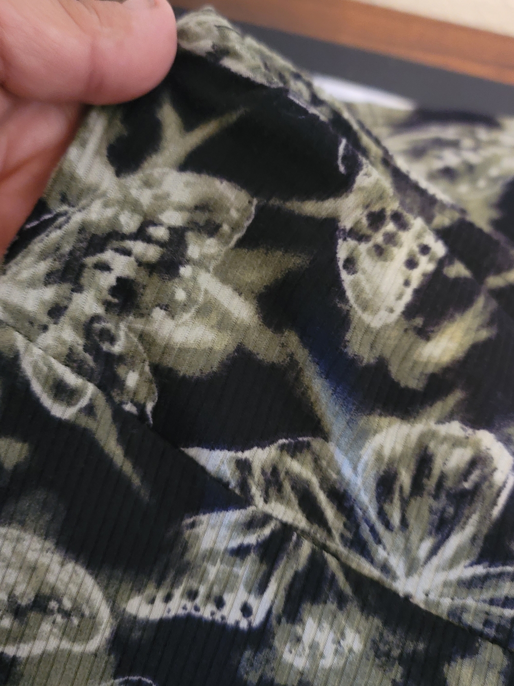 No Boundaries Black and Olive Green Butterfly Bell Bottom Leggings Size Large - Picture 5 of 9